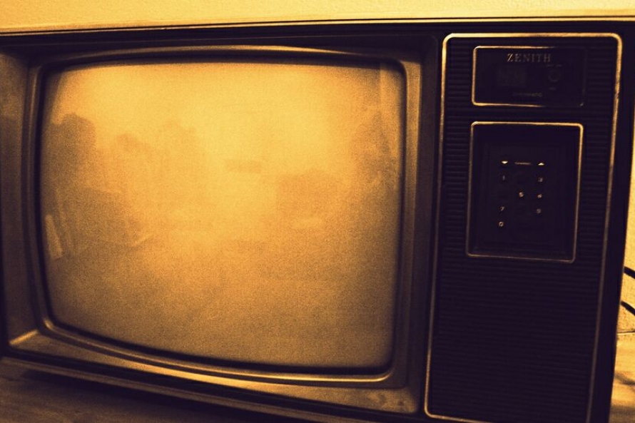 Телевизор кв 1. Старый телевизор. Ламповый телевизор. Монитор старого телевизора. Телевизор арт.