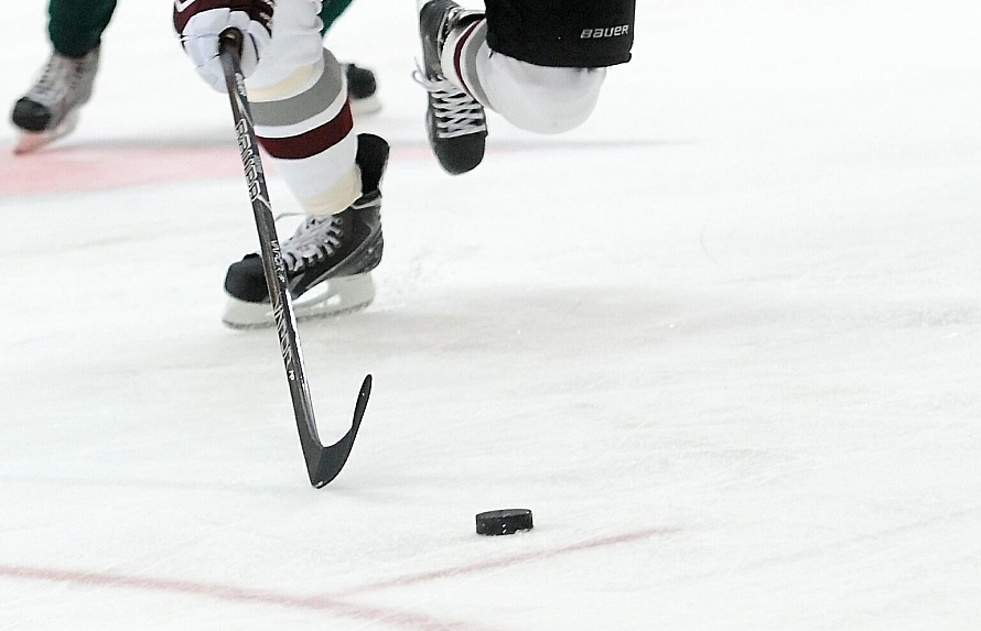 Latvijas hokejisti U-18 pasaules čempionāta ceturtdaļfinālā zaudē, sagādā Kanādai pārbaudījumu