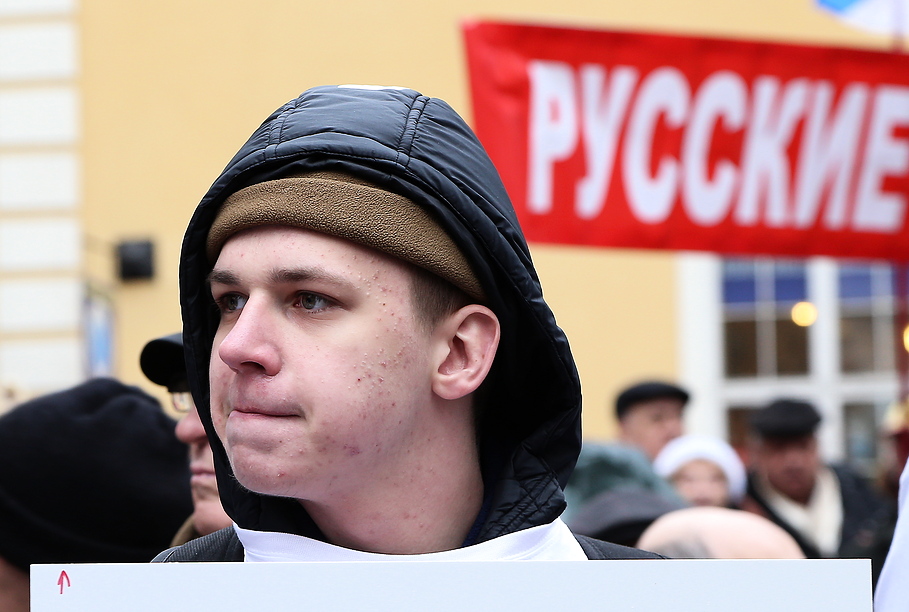 Pikets pie Saeimas pret krievu skolu slēgšanu