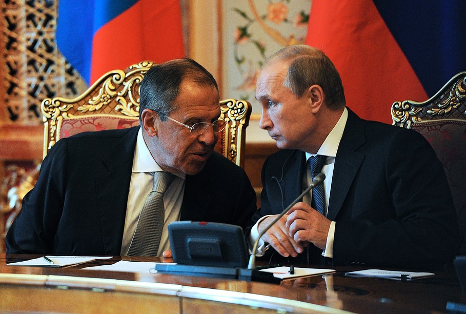 Krievijas ārlietu ministrs Sergejs Lavrovs ar Krievijas prezidentu Vladimiru Putinu