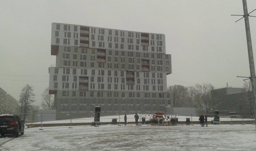 Rīgas būvvaldē vērtēs traģēdijas vietā palikušā daudzstāvu nama apsekošanas atzinumu