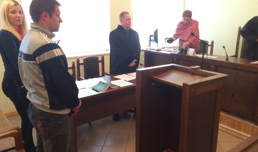 Par balsu pirkšanu Zaķa labā tiesa bezdarbniekam Brovčenko piespriež 100 stundas piespiedu darba