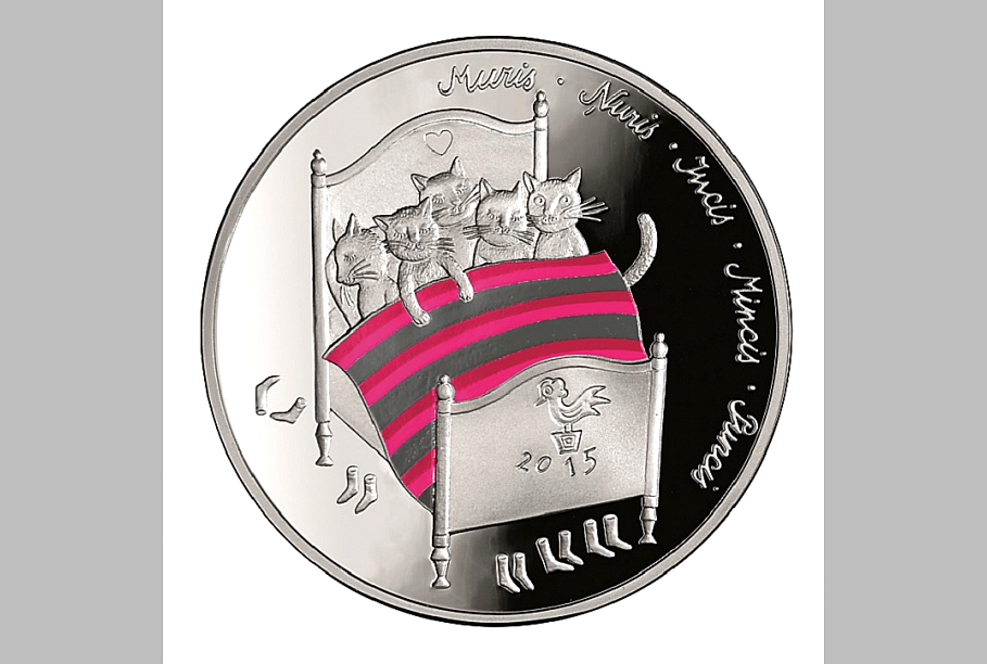 Премьер министр изображенный на 5 евро. Латвия монеты с котом. В виде чего в 2018 году в Латвии были отчеканены монеты в 5 евро. Котики валюта монета. Серебряная монета кошка Латвия.