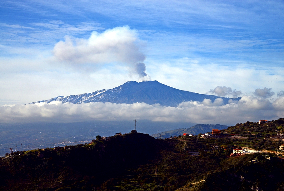 I geologi italiani avvertono del rischio eruzione vulcanica / art