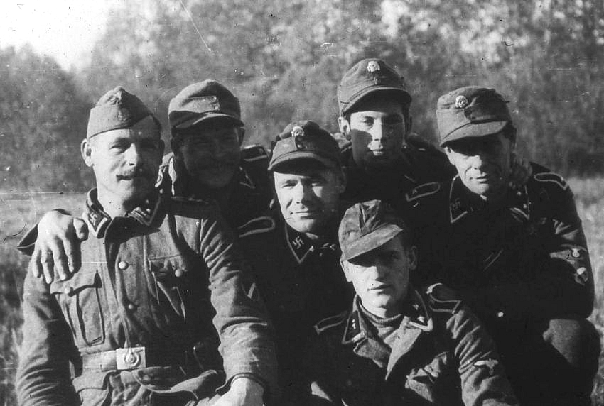19. latviešu ieroču SS divīzijas leģionāri Cesvaines apkārtnē. 1944. gada augusts