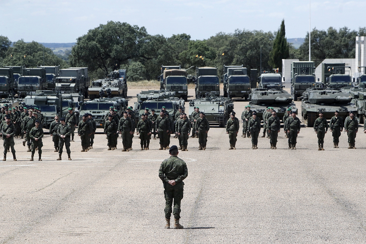 Испанские военные перед отправкой в Латвию
