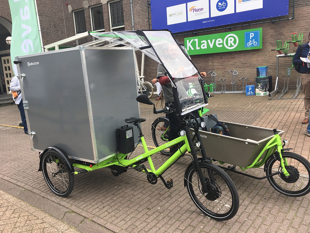 Moderni elektrokargo riteņi, kuru kravnesība ir samērojama ar vieglo automašīnu, Nīderlande, 2017. g...