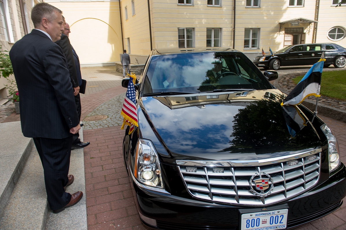 US VP Pence's motorcade in Tallinn