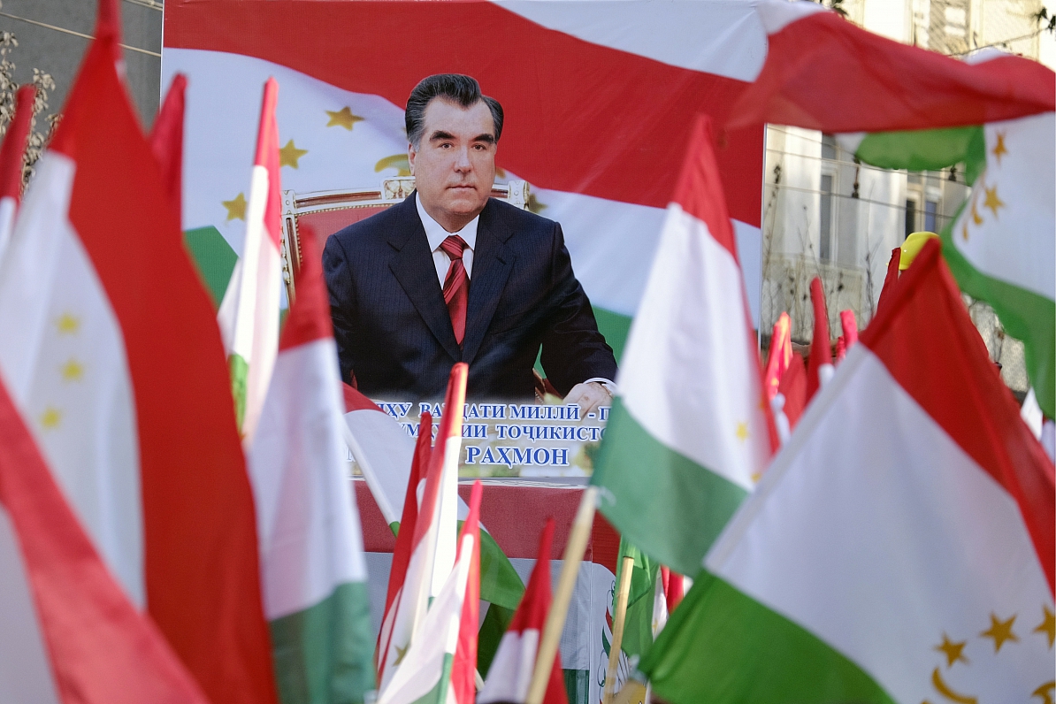 Tadžikistānas Neatkarības dienas svinības - gājiena ar valsts karogiem un prezidneta Emomali Rahmona...