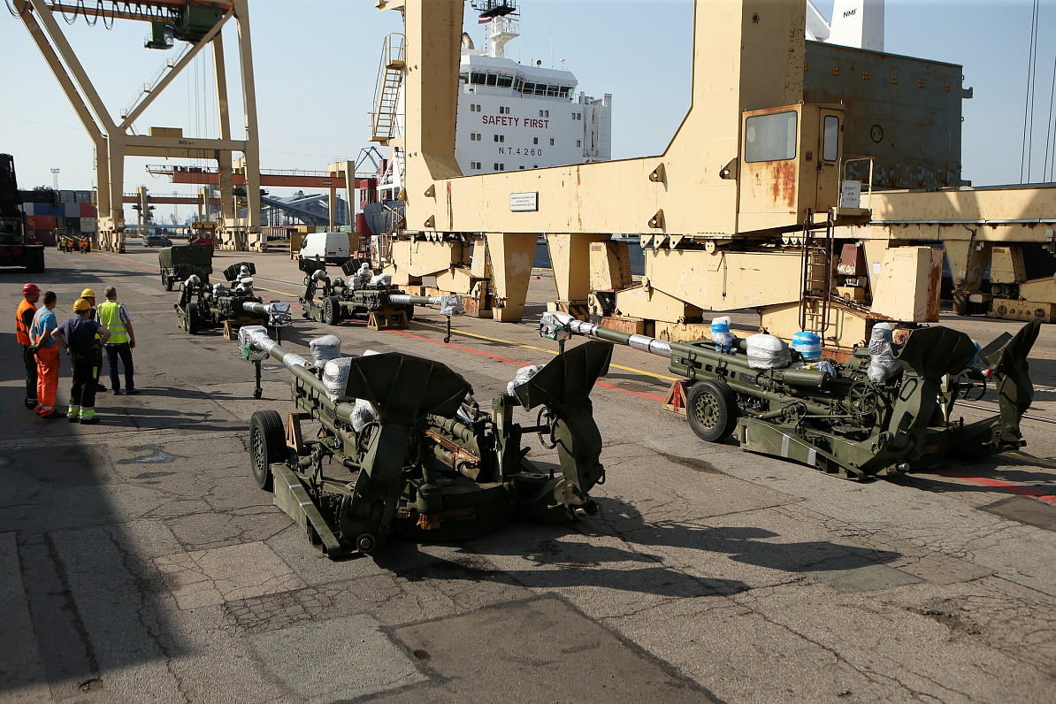 Canadian M777 howitzers arrive at port of Riga