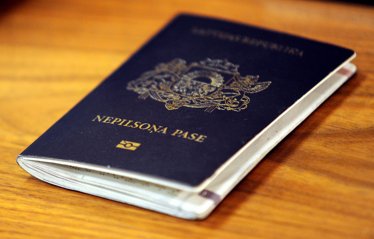 Паспорт негражданина. Иллюстративное фото