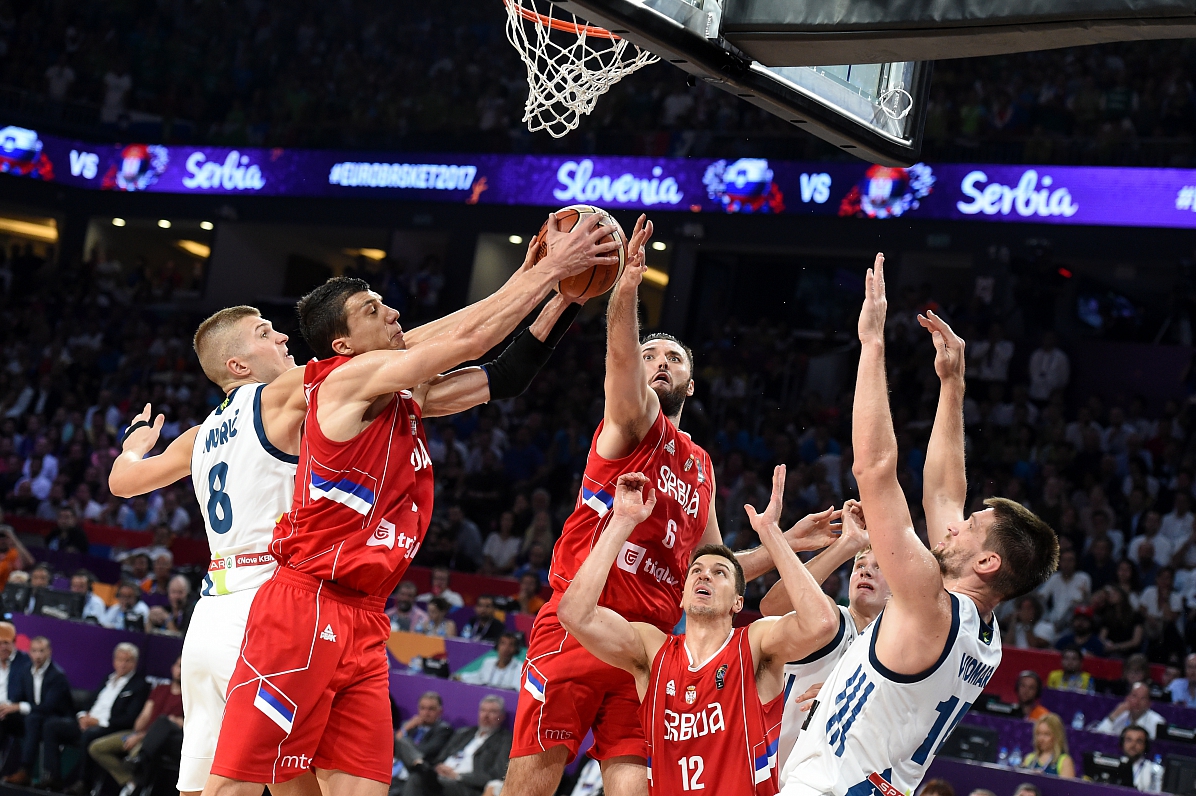 Eiropas čempionāta finālturnīra spēle basketbolā par pirmo vietu starp Slovēnijas un Serbijas valsts...