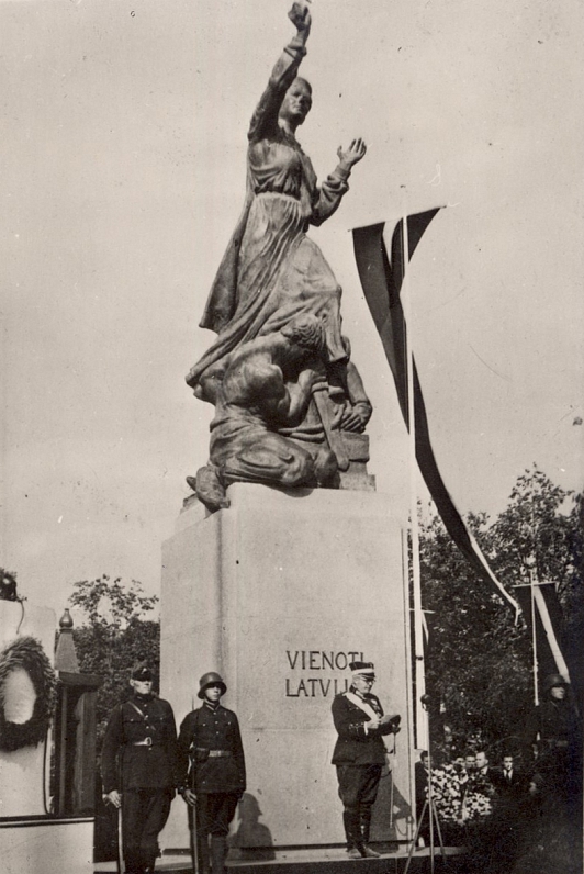 Latgales atbrīvošanas pieminekļa atklāšana  1939.g. 8. septembrī