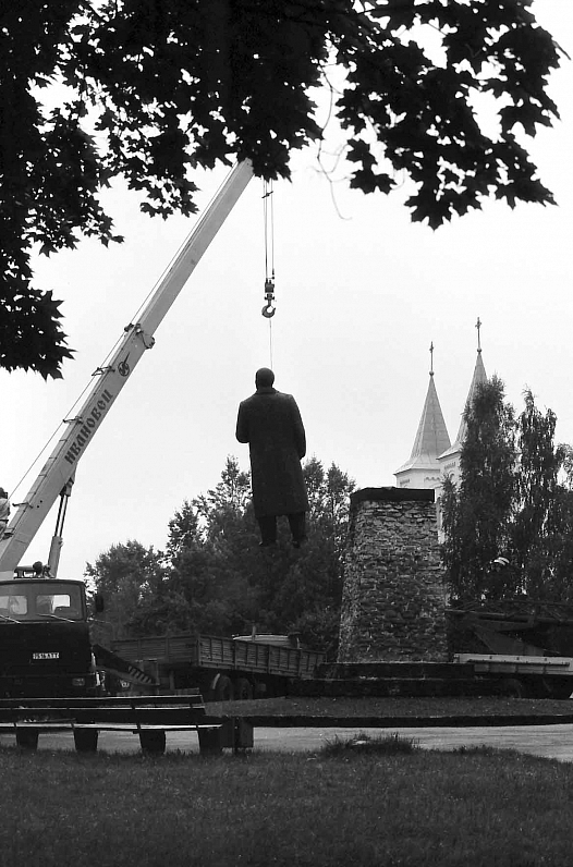 Ļeņina pieminekļa demontāža Rēzeknē 1991.gada 27. augustā