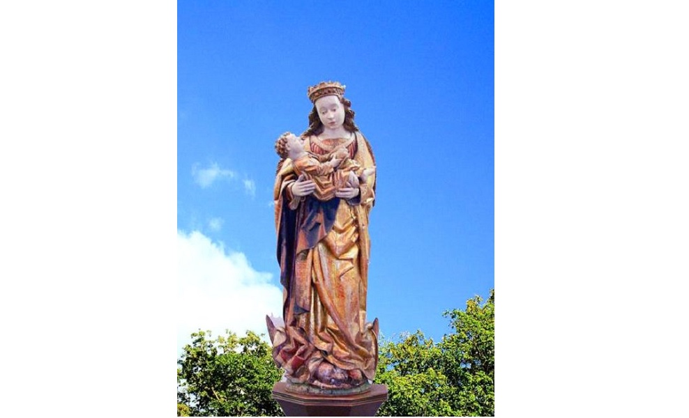 Aigars Bikše. Marija ar bērnu. Skulptūra Jaunpilī