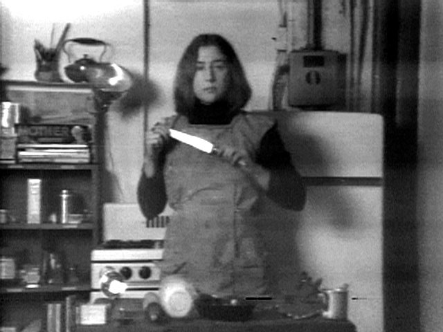 Martha Rosler. Kadrs no videodarba Semiotics of the Kitchen. 1975.