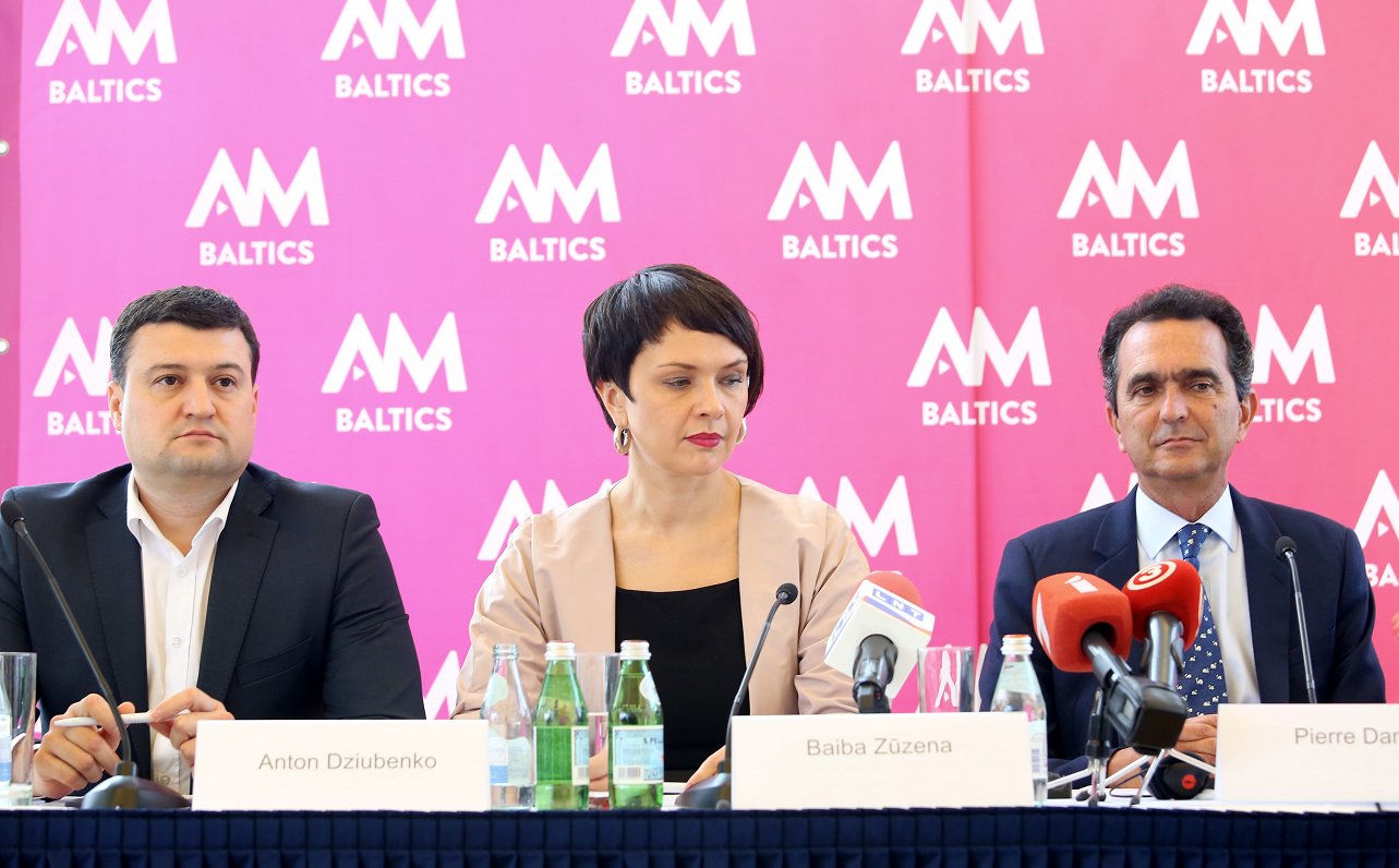 &quot;Viasat&quot; vadītājs Baltijā Antons Dzjubenko (no kreisās), &quot;All Media Baltics&quot; vad...