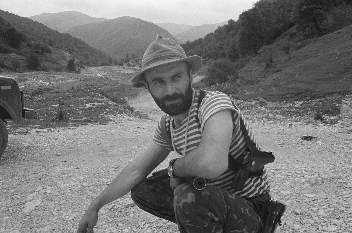 Pazīstamais čečenu kaujineku komandieris Šamils Basajevs, 1995.gada jūnijs