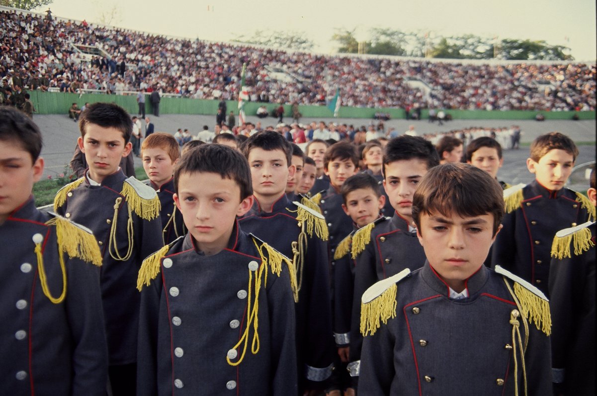Čečenu kadeti republikas neatkarības pasludināšanas 3.gadadienas svinību laikā Groznijā, stadionā &q...