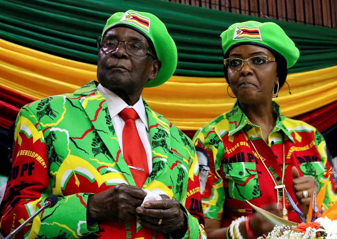 Roberts Mugabe un viņa sieva Greisa vēl 7. oktobrī
