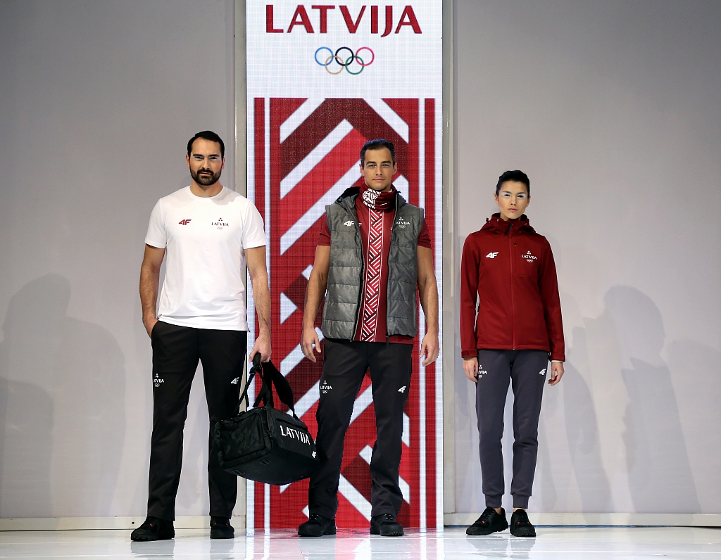 Latvijas olimpiskās delegācijas tērpu skate