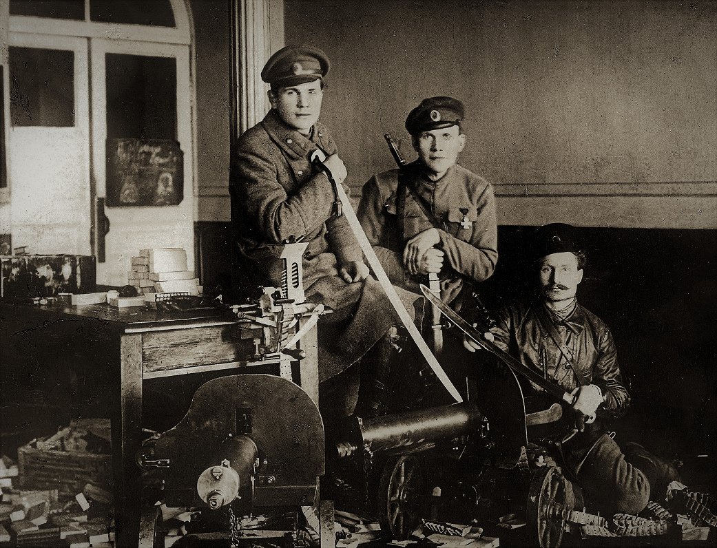 Latviešu strēlnieki–sarkangvardi. Valka, 1917. gada novembris. Latvijas Kara muzejs