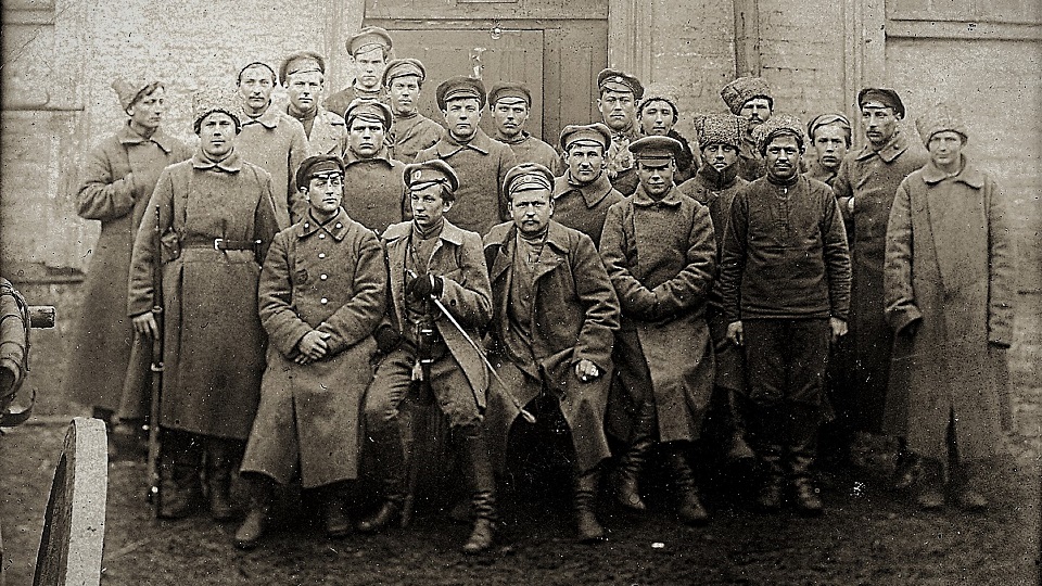 Группа стрелков Тукумского полка. Петроград, декабрь 1917 года.