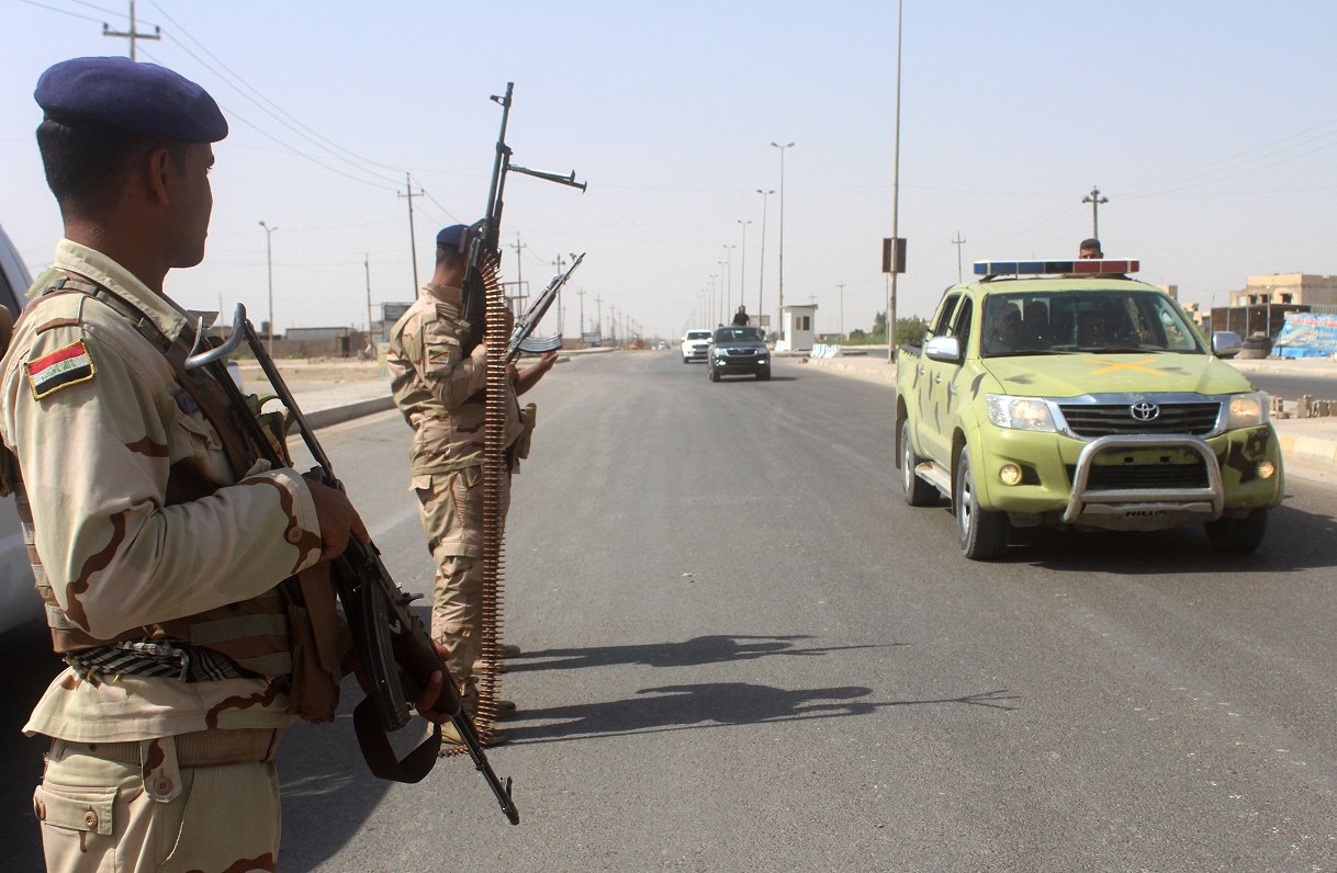 Irākas valdības spēki patrulē Ramadi pilsētas ielās