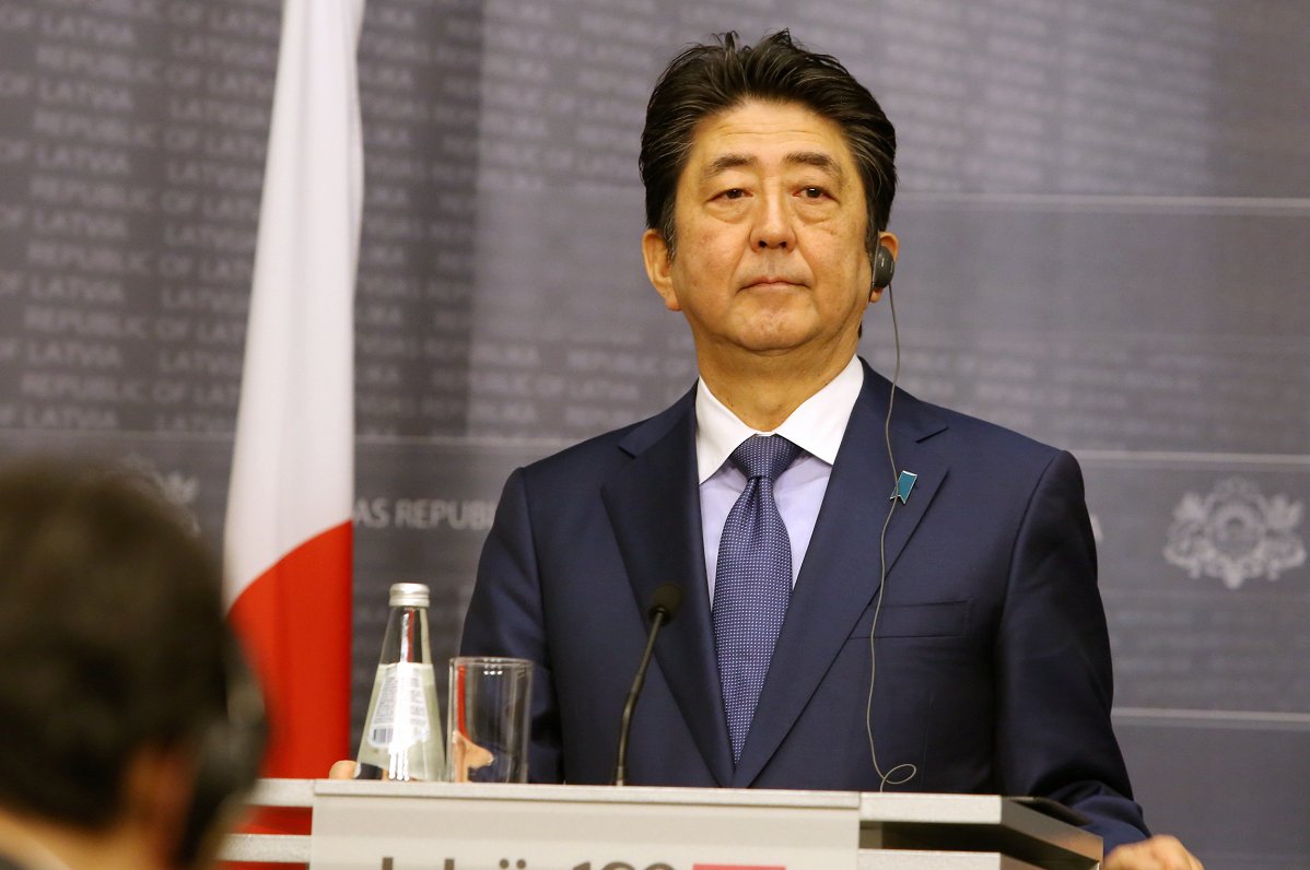 Japānas Ministru prezidents Šindzo Abi piedalās preses konferencē pēc tikšanās ar Latvijas Ministru...