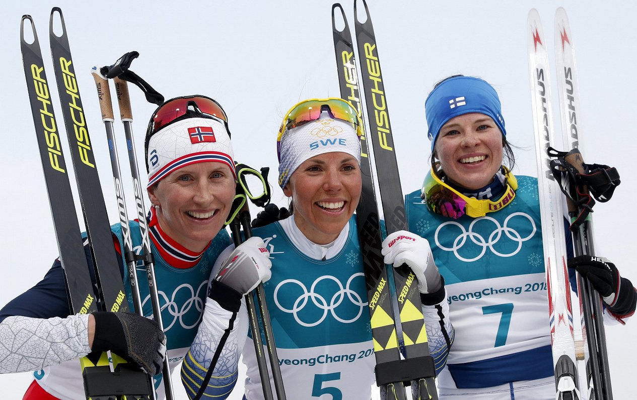 Olimpiskās medaļnieces Marita Bjergena (no kreisās), Šarlote Kalla un Krista Permakoski