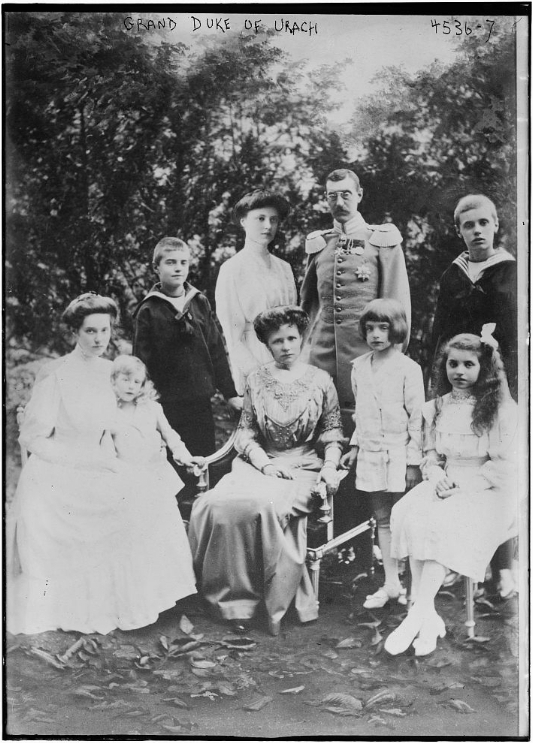 Претендент на литовский престол герцог Вильгельм фон Урах с семьей