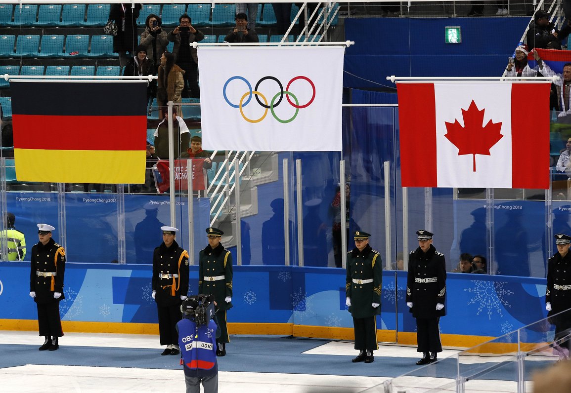 Apbalvošanas ceremonija olimpiskā hokeja turnīra noslēgumā