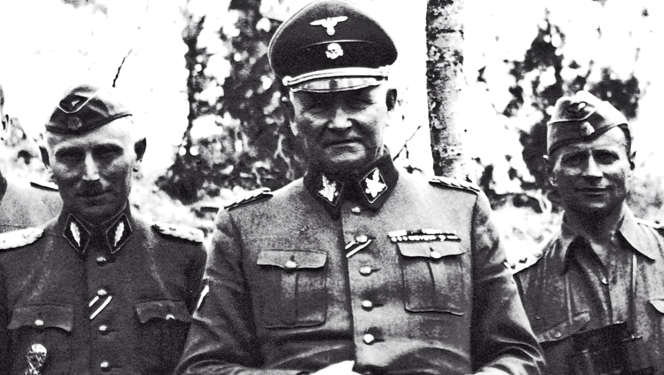 Augstākās leģiona latviešu militārpersonas – ģenerālinspektors, SS grupenfīrers Rūdolfs Bangerskis (...