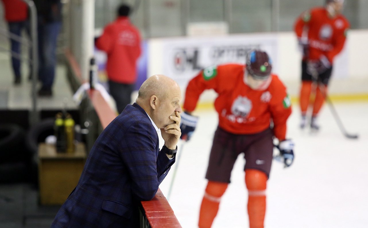Latvijas Hokeja federācijas ģenerālsekretārs Viesturs Koziols izlases kandidātu treniņā