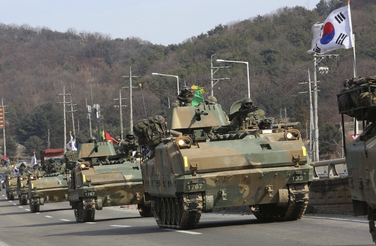 Армия Южной Кореи проводит совместные с США учения.
