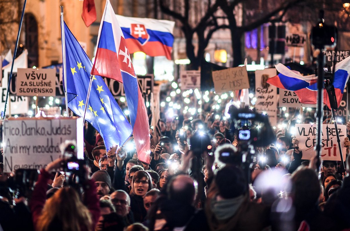 Slovākijā valdības krīze izraisīja lielus sabiedrības protestus pret korupciju