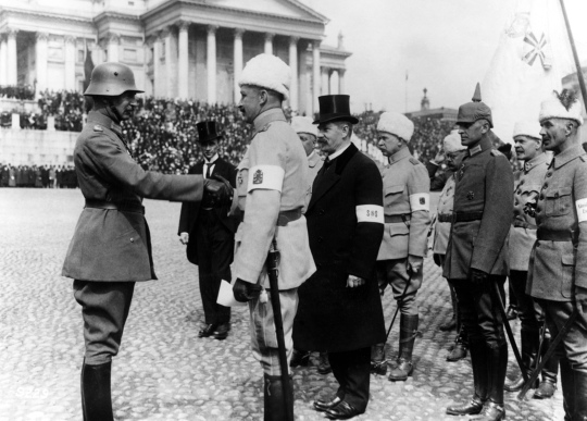 Генерал Гольц и генерал Маннергейм в Хельсинки, 1918 год