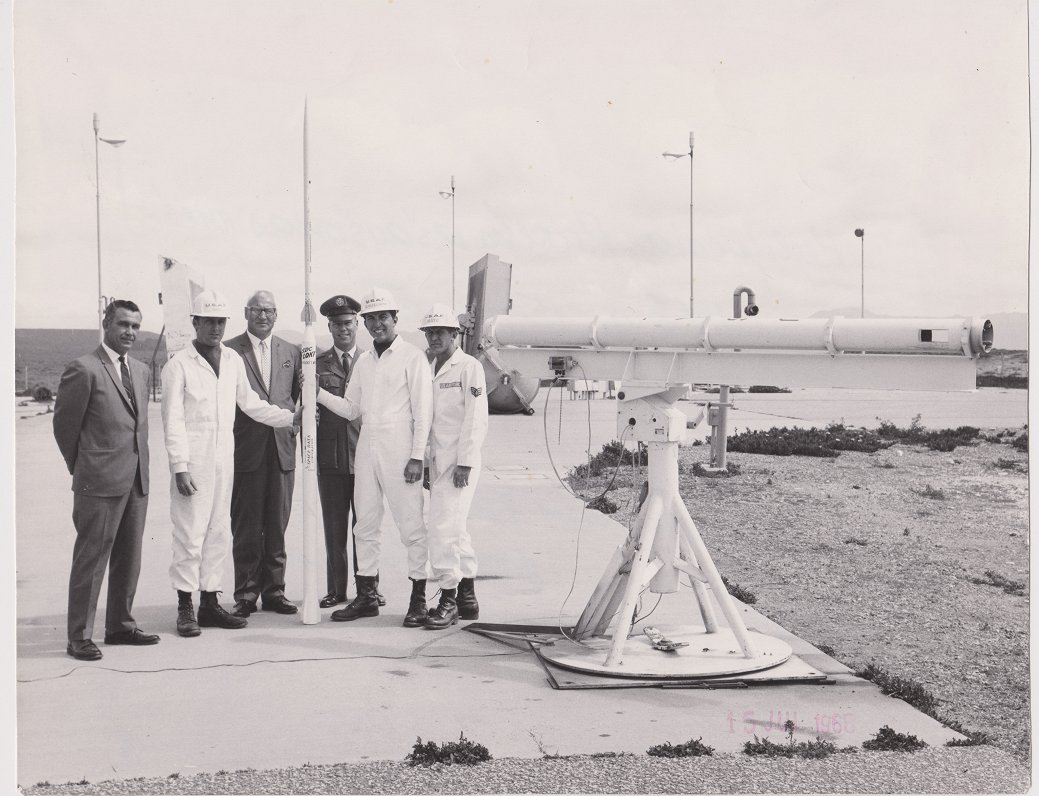K.Počs kopā ar saviem kolēģiem raķešu izmēģinājuma vietā Kalifornijā, ASV, 1969.gada 15.jūlijs