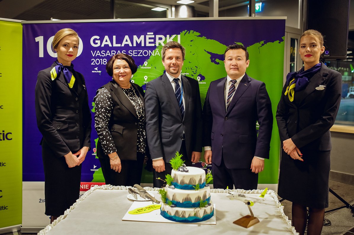 airBaltic Kazakh cake