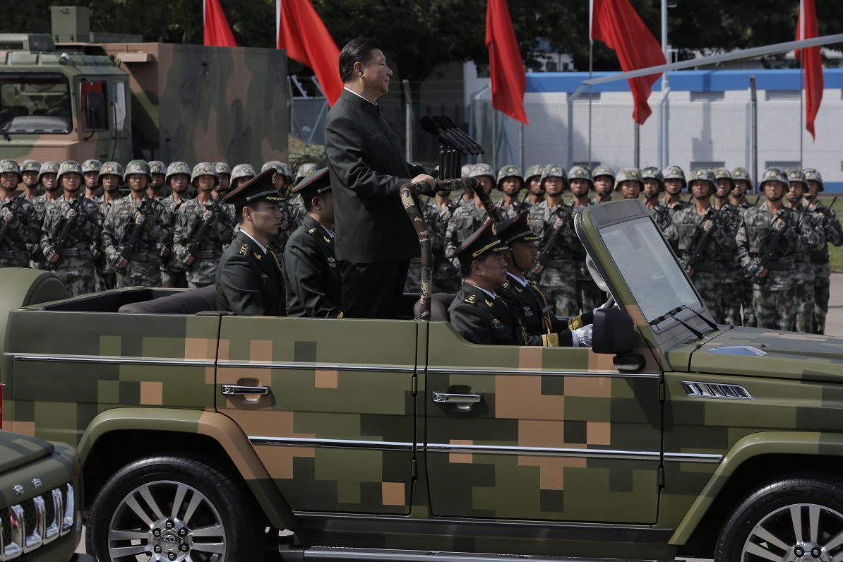 Ķīnas prezidents Sji Dziņpins sveic valsts armiju