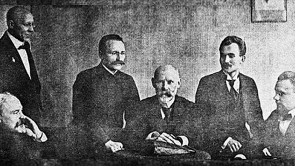 Президиум Народного совета в конце 1918 года. Первый слева — Эраст Бите.