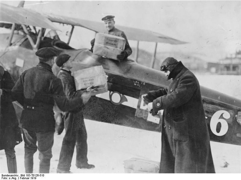 Scherl:Flugpost Berlin-Weimar. Einladen in Berlin-JohannisthalFebruar 1919