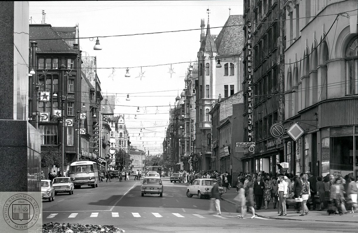 Rīga. Ļeņina (tagad Brīvības) un Kirova (tagad Elizabetes) ielas krustojums. 1974. gada jūlijs. Foto...