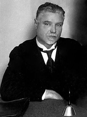 Doktors Pauls Kalniņš (1872–1945), sociāldemokrāts-mazinieks, 1918. gada maijā izslēgts no LSD