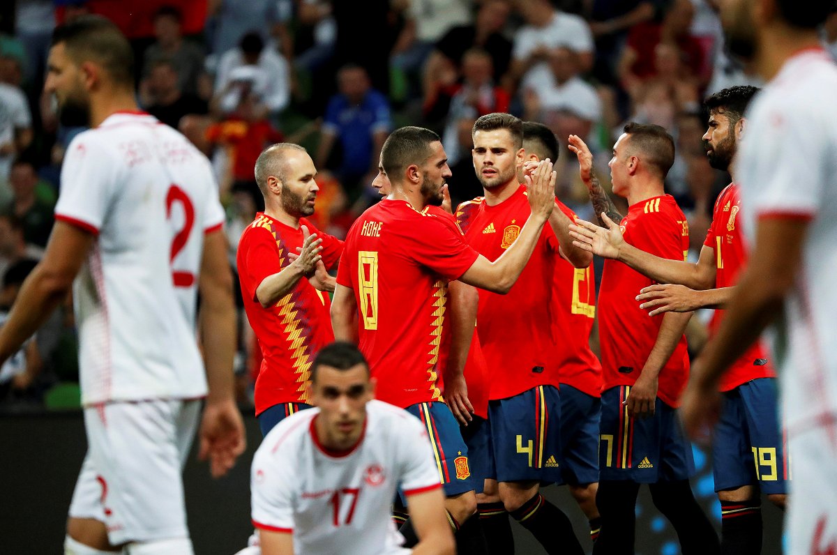 SPānijas futbolisti svin uzvaru pār Tunisiju