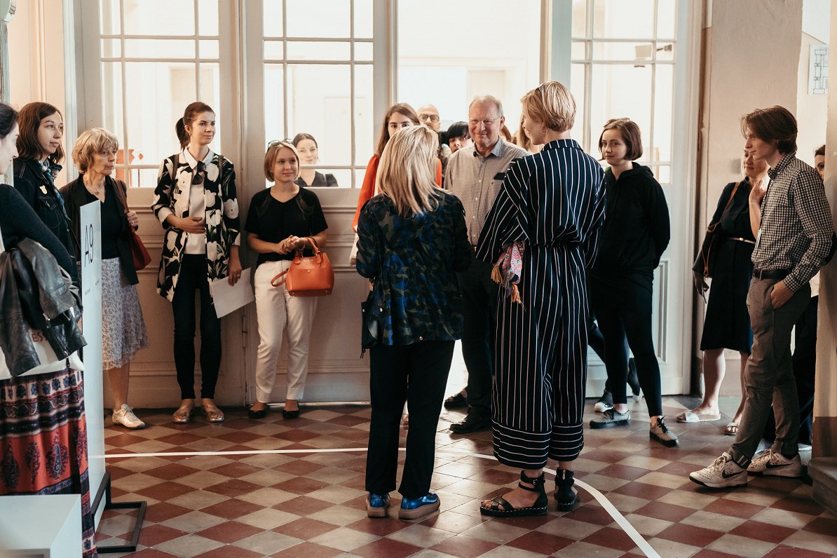 Rīgas Starptautiskā laikmetīgās mākslas biennāle aicina uz otro bezmaksas apmeklējuma dienu