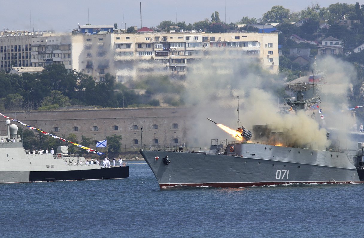 Jūras spēku parāde Krimā