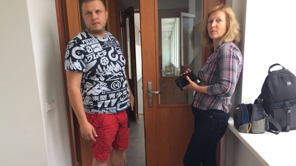 Дайрис Аболс уверяет журналиста Латвийского радио-4 Светлану Гинтер, что он невиновен
