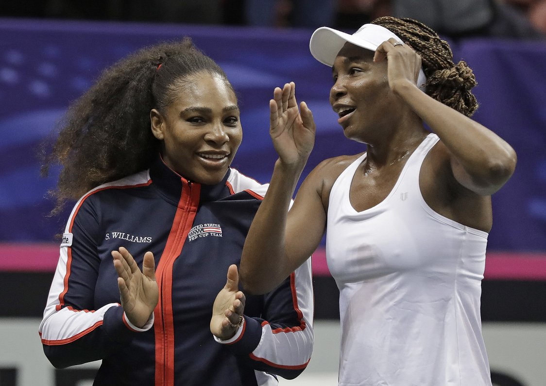 Serena (pa kreisi) un Venusa Viljamsas Federācijas kausa mačā