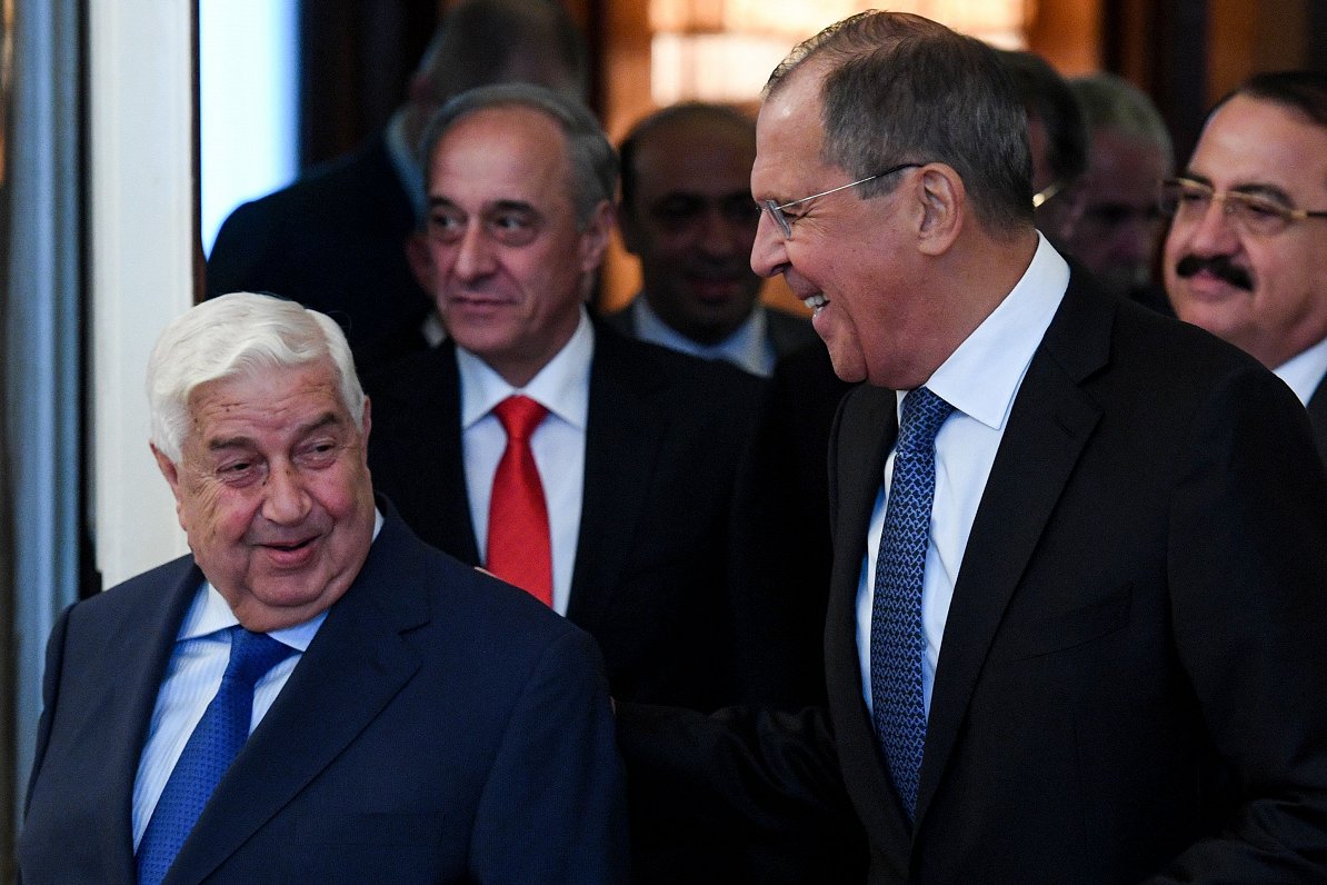 Sīrijas ārlietu ministrs Valids al Mualems un Krievijas ārlietu ministrs Sergejs Lavrovs